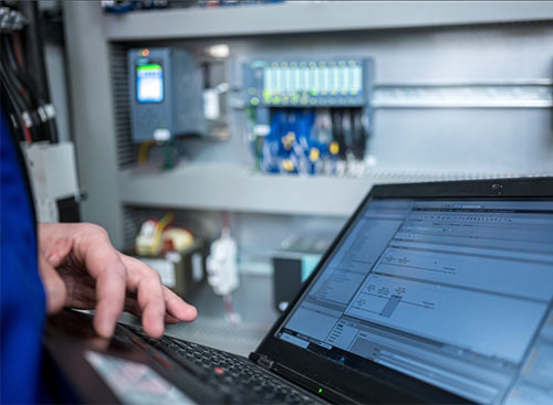 सफ्टपीएलसी र एकीकृत किनारा व्यवस्थापनको साथ औद्योगिक नियन्त्रणको आधुनिकीकरण